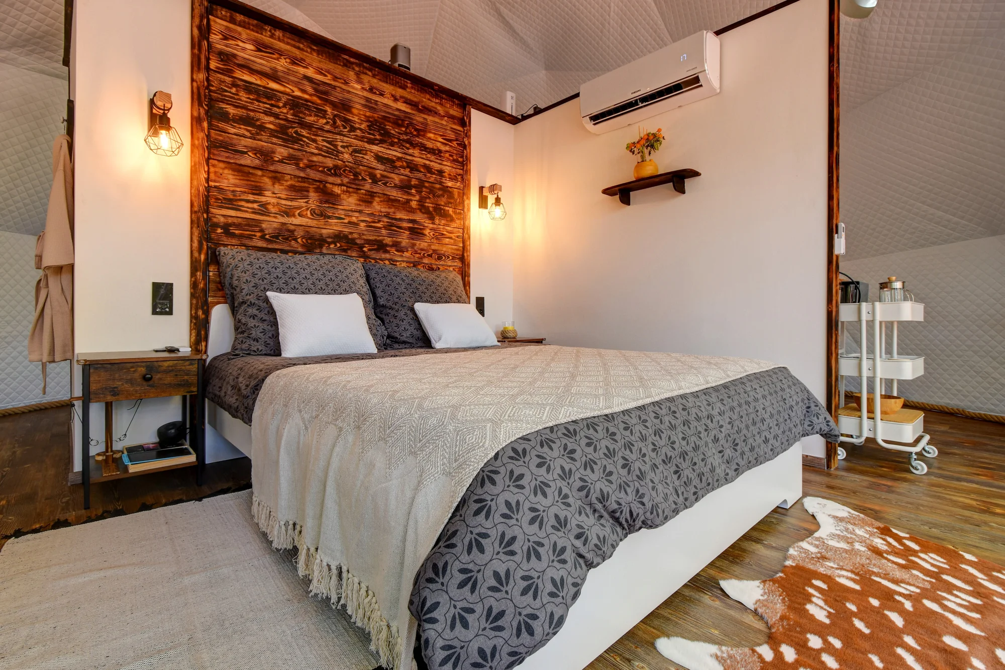 Glamping u pláže na Slapech: snídaně i privátní vířivka a venkovní sauna