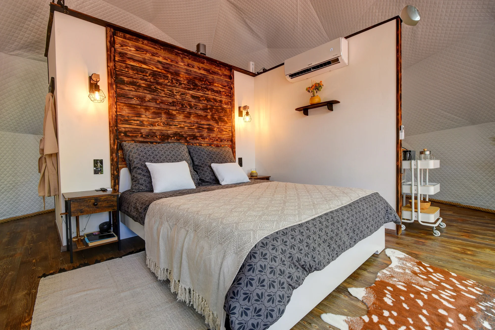 Glamping u pláže na Slapech: snídaně i privátní vířivka a venkovní sauna