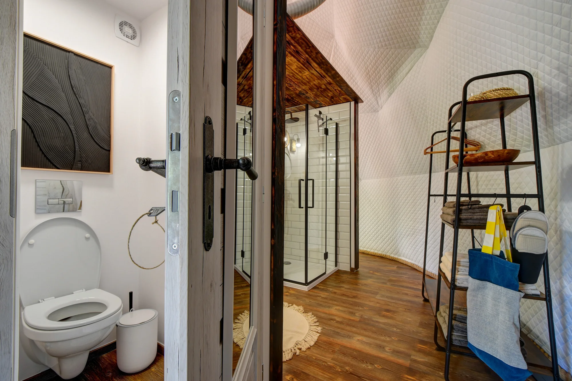 Glamping u pláže na Slapech: snídaně i privátní vířivka a venkovní sauna