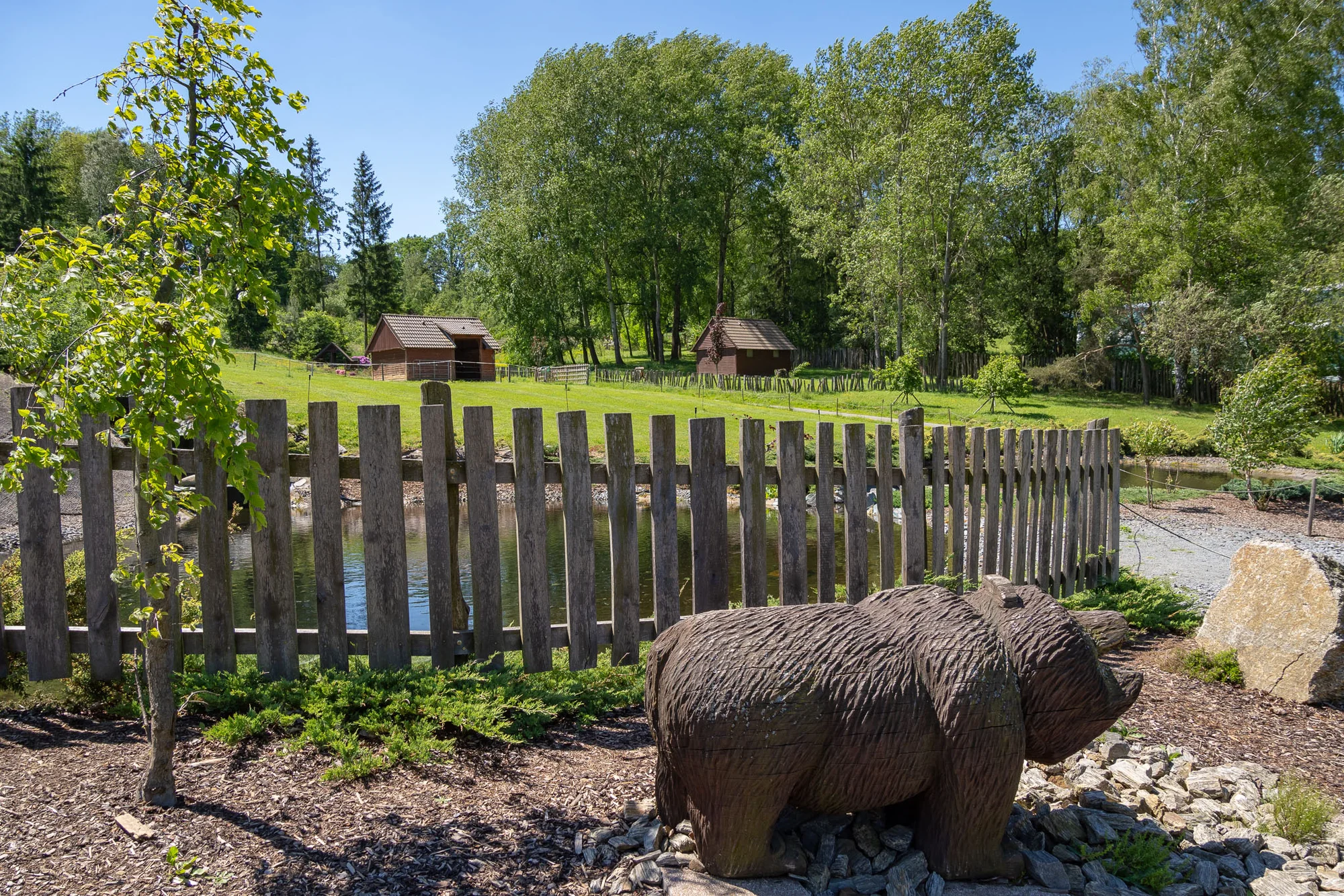 Celodenní vstup do Farmaparku včetně všech atrakcí a kyblík krmení nebo plyšák