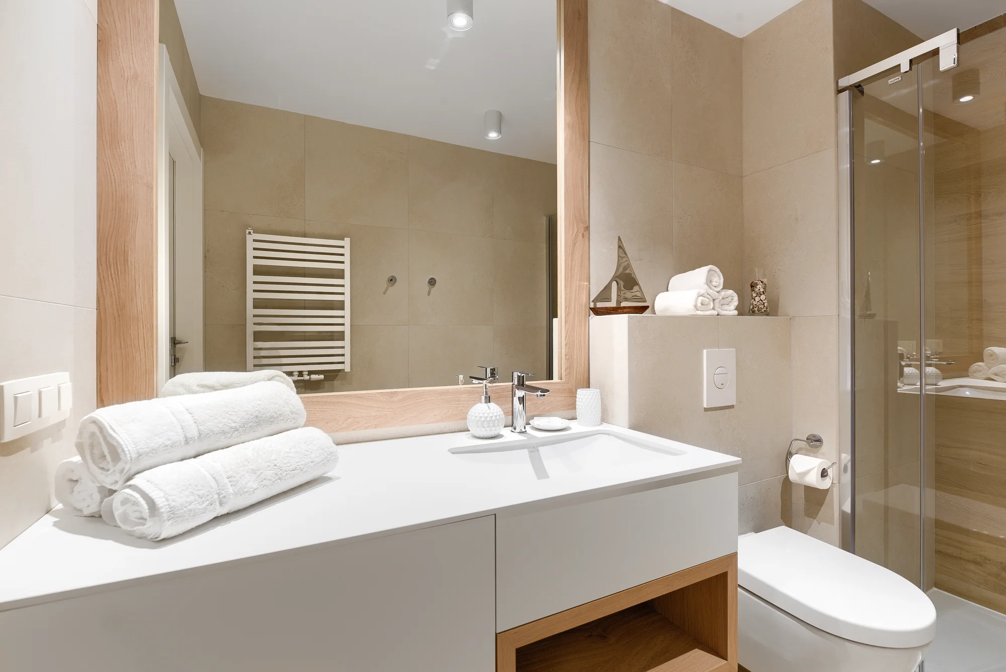 Moderní apartmány přímo u Baltského moře pro pár i rodinu: snídaně i wellness
