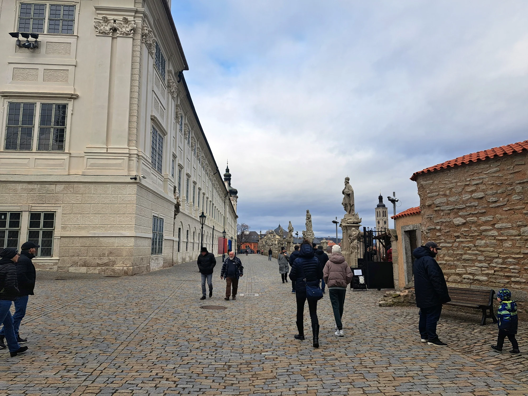 Zahrajte si únikovku v Kutné Hoře: Odhalte tajemství vraždy v srdci města!