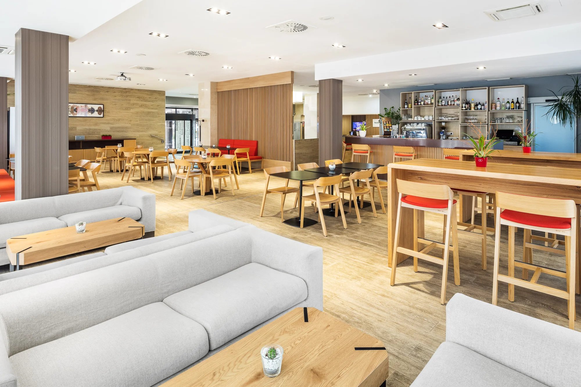 4* luxus v Praze pro pár i rodinu: snídaně či polopenze a moderní pokoje, do konce srpna možnost parkování zdarma