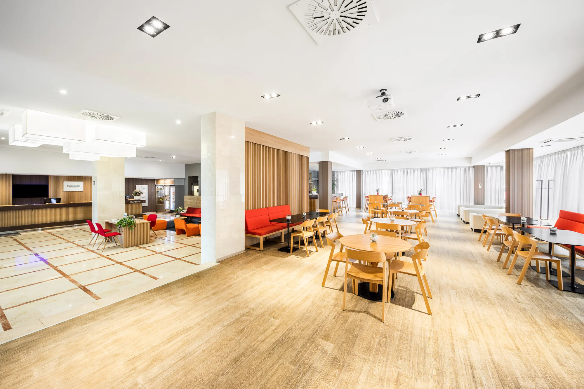 4* luxus v Praze pro pár i rodinu: snídaně či polopenze a moderní pokoje, do konce srpna možnost parkování zdarma