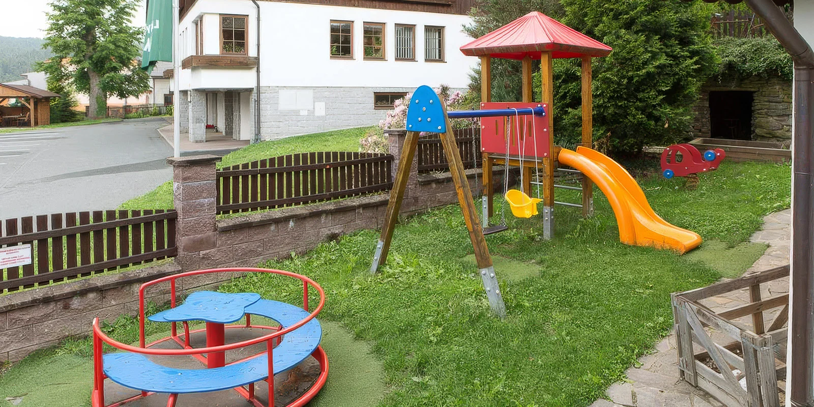 Pobyt v penzionu v Železné Rudě: 5,5 km od Čertova jezera, 7,8 km od Černého jezera