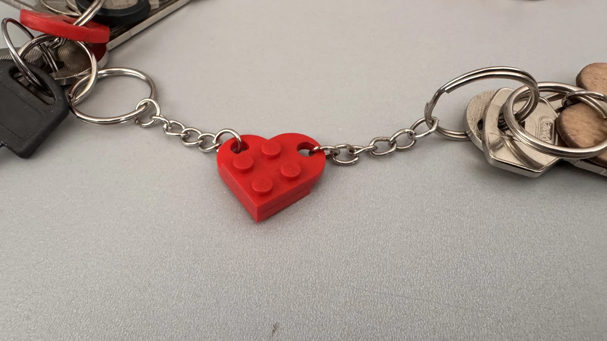 LEGO® figurky, klíčenka pro páry nebo kostky na váhu dle vlastního výběru