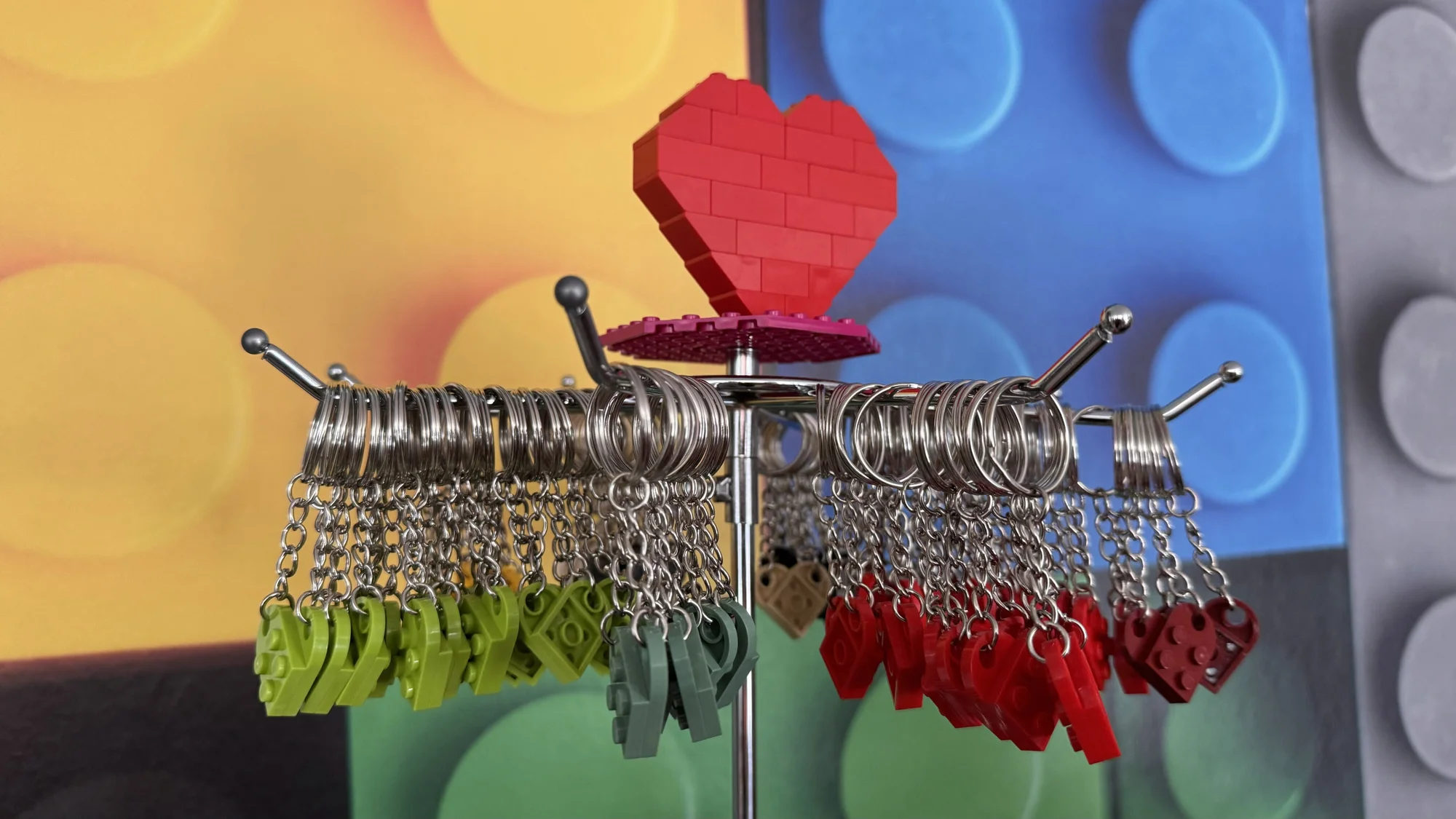 LEGO® figurky, klíčenka pro páry nebo kostky na váhu dle vlastního výběru
