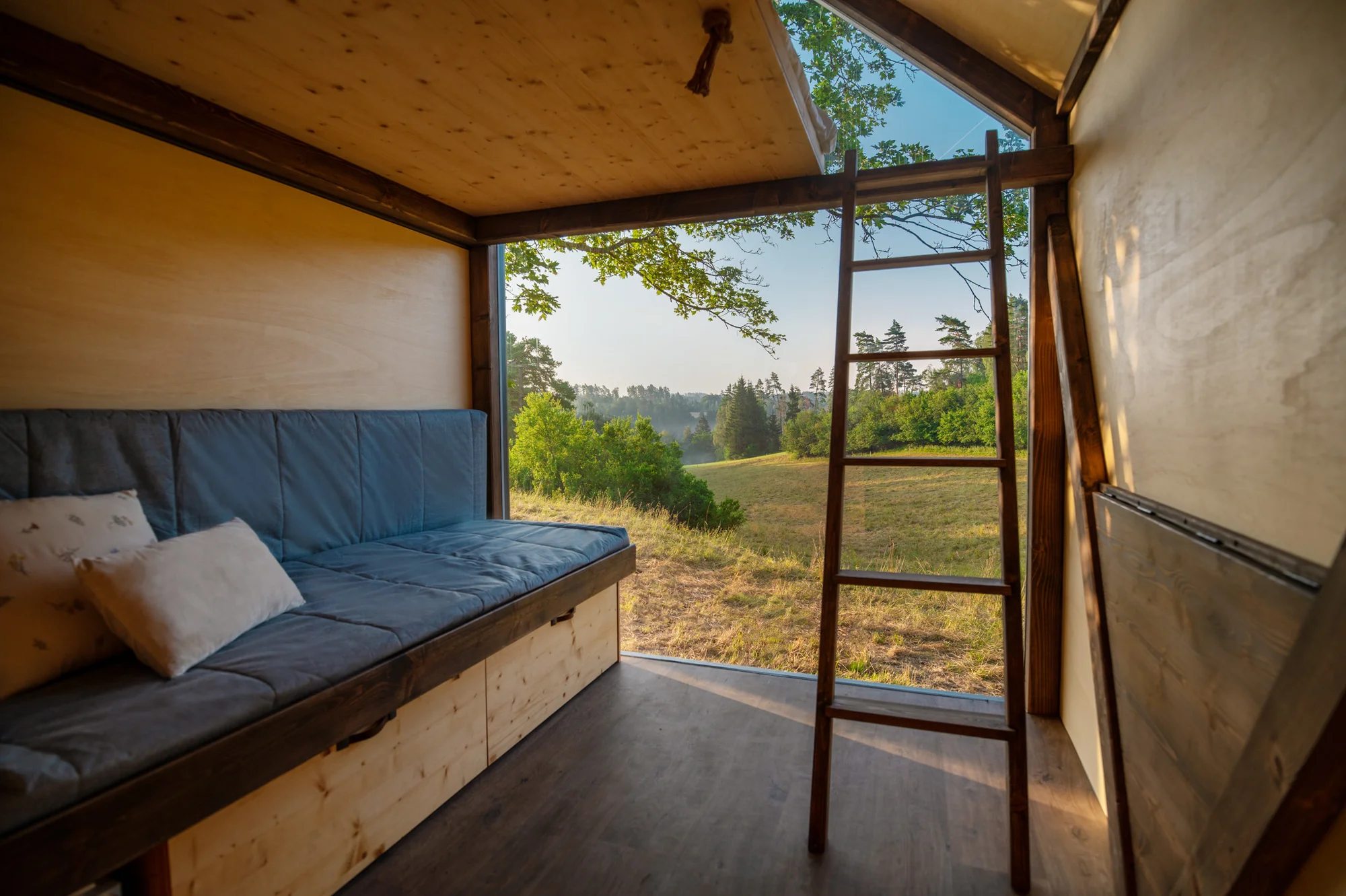 Vybavený tiny house uprostřed Balinského údolí: přírodní vyhřívaný sud, gril i parkování zdarma