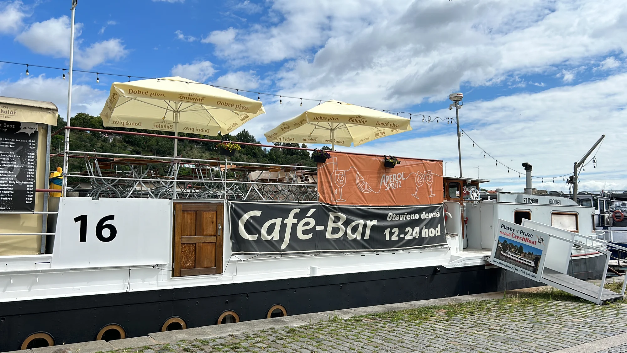 Hodnotový voucher na 250–500 Kč na cokoli z menu lodi Kamina na Vltavě