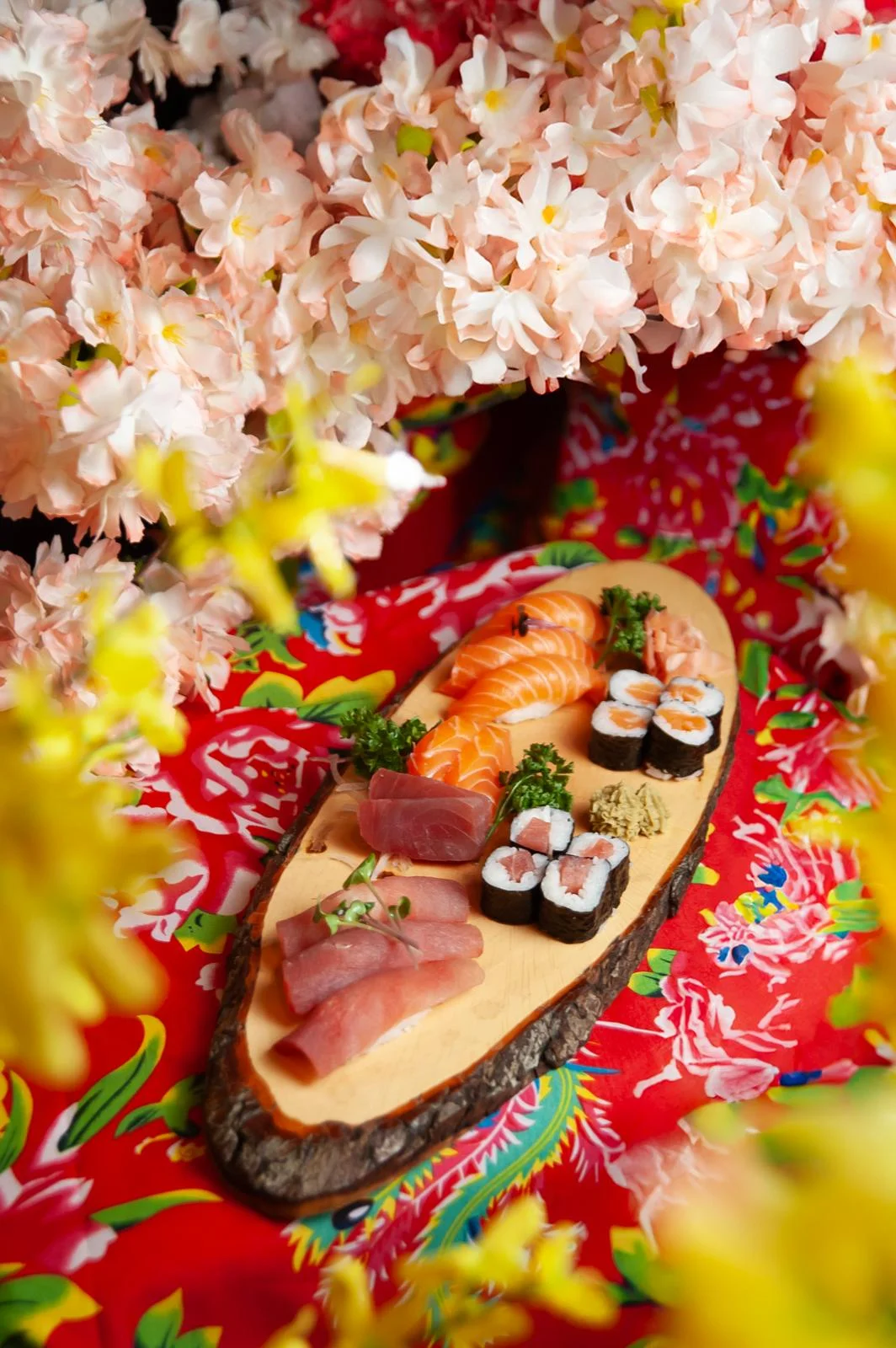 Sushi sety s klasickými i speciálními rolkami: 14–47 maki, nigiri, sashimi i uramaki