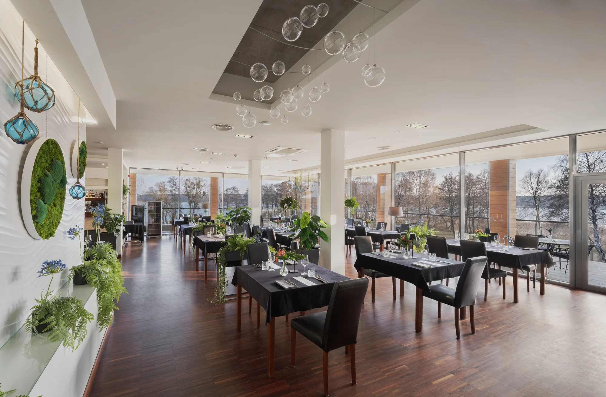 4* hotel u malebného polského jezera v srdci přírodní rezervace: jídlo, wellness a až 2 děti zdarma