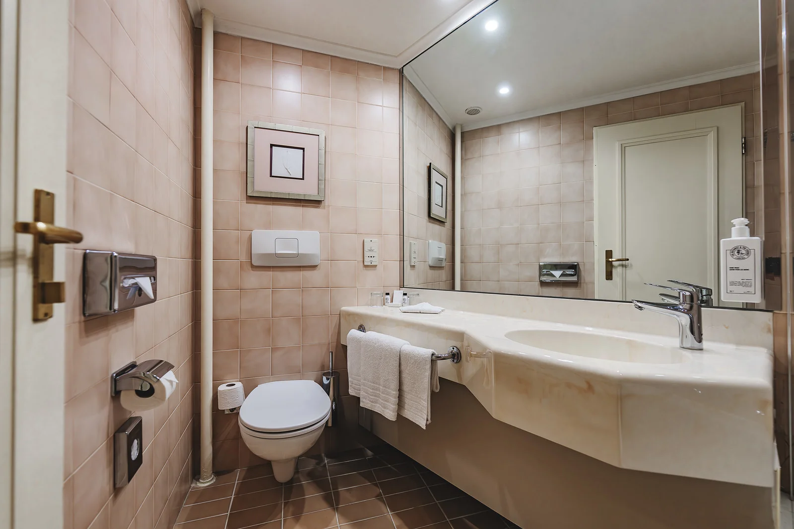 Grand Hotel Prague Towers***** s parádním výhledem: snídaně, parkování i wellness