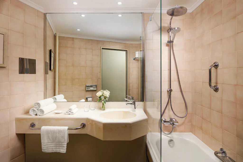 Grand Hotel Prague Towers***** s parádním výhledem: snídaně, parkování i wellness