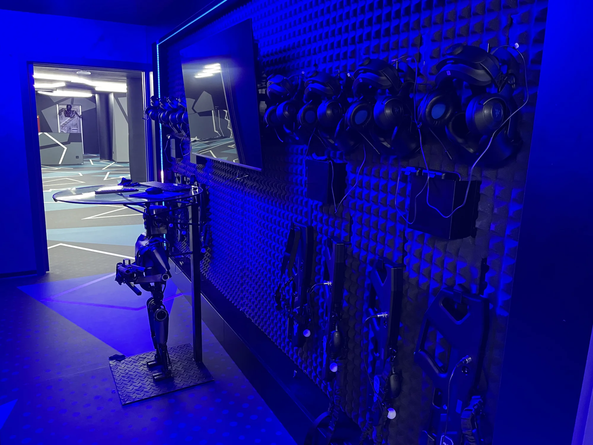 Nová úroveň virtuální reality pro 1-5 lidí: volný pohyb v aréně na ploše 150 m², nápoj v ceně