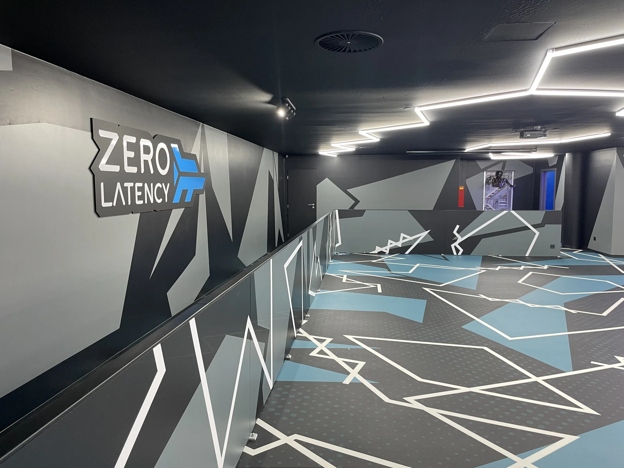 Nová úroveň virtuální reality pro 1-5 lidí: volný pohyb v aréně na ploše 150 m², nápoj v ceně