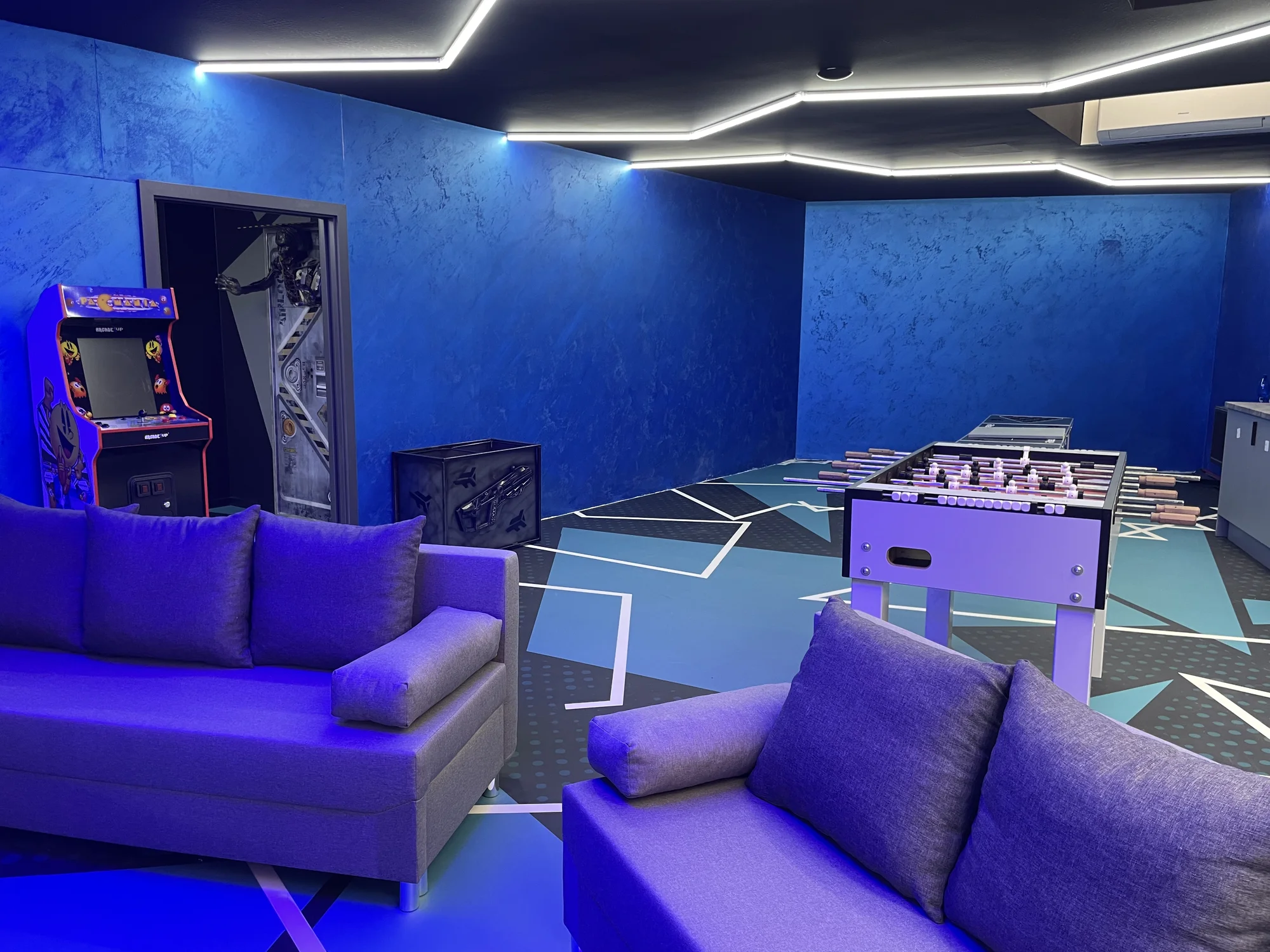 Nová úroveň virtuální reality pro 1-5 lidí: volný pohyb v aréně na ploše 150 m², nápoj v ceně