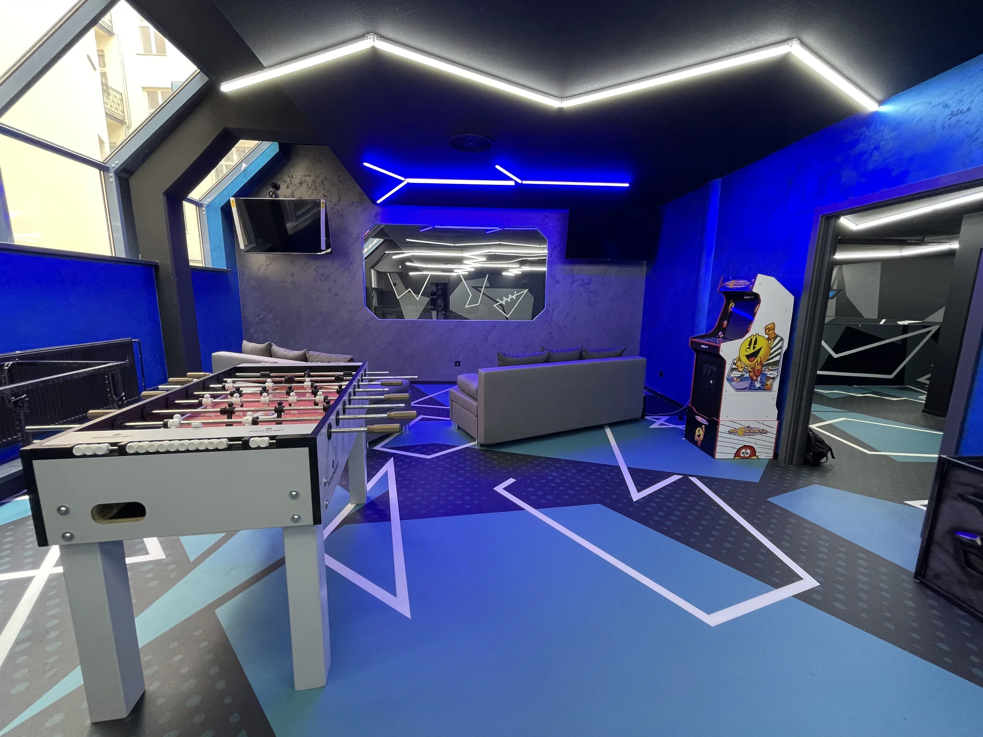 Nová úroveň virtuální reality pro 1-5 lidí: volný pohyb v aréně na ploše 150 m², nápoj v ceně