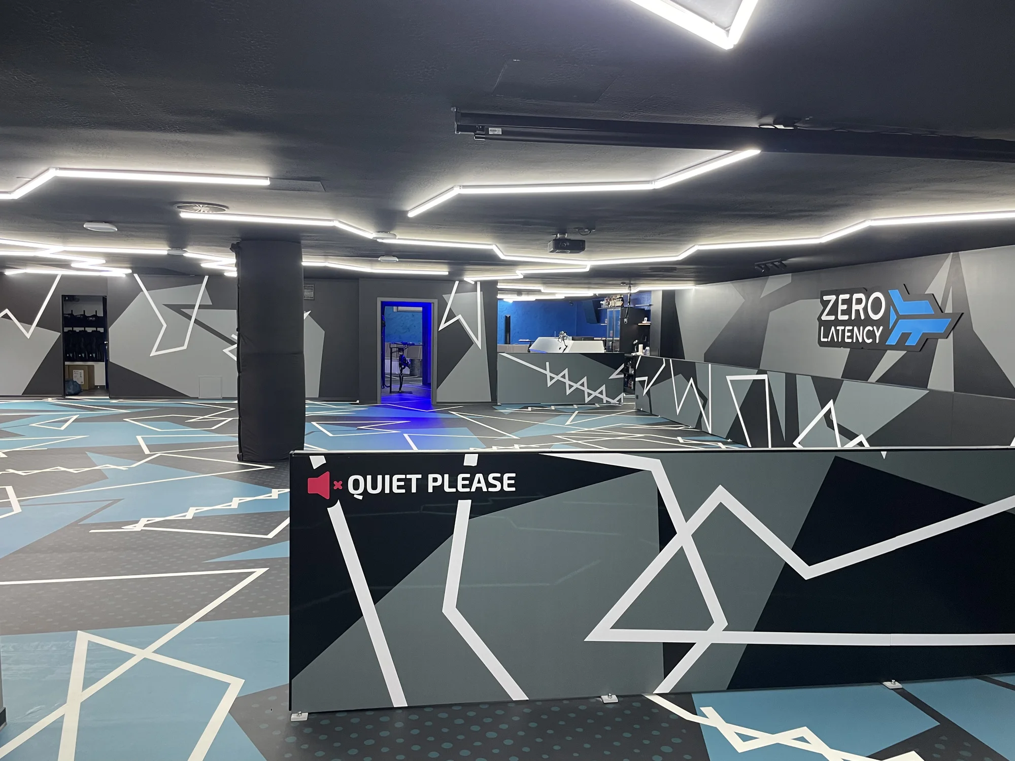 Nová úroveň virtuální reality pro 1-5 lidí: volný pohyb v aréně na ploše 150 m², nápoj v ceně