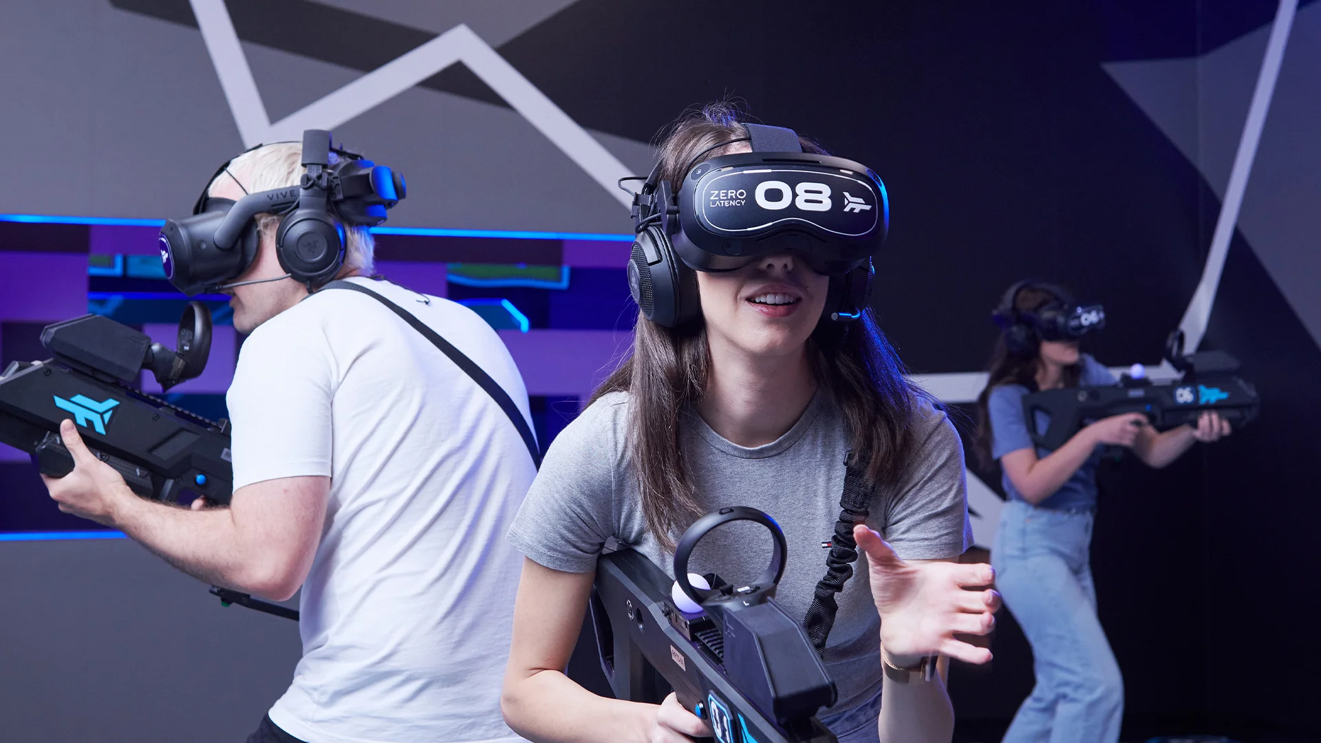 Nová úroveň virtuální reality pro 1-5 lidí: volný pohyb v aréně na ploše 150 m², nápoj v ceně