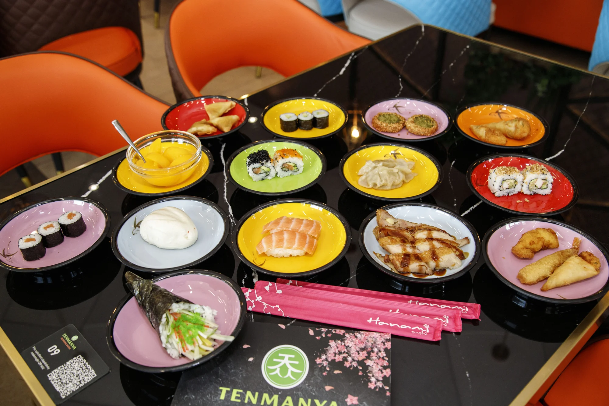 Running sushi: 1,5 hodiny neomezené konzumace sushi a dalších asijských specialit