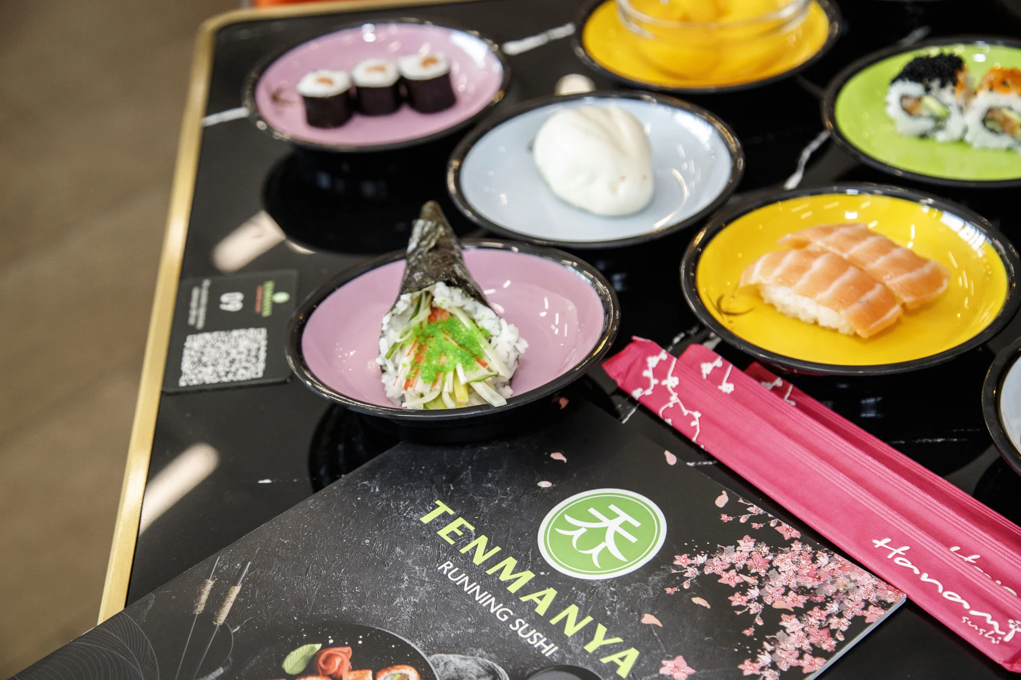 Running sushi: 1,5 hodiny neomezené konzumace sushi a dalších asijských specialit