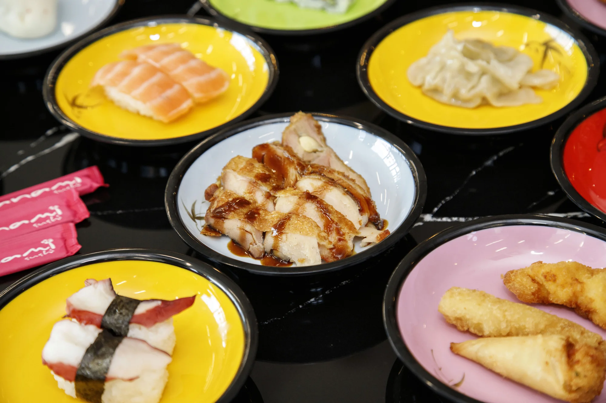Running sushi: 1,5 hodiny neomezené konzumace sushi a dalších asijských specialit
