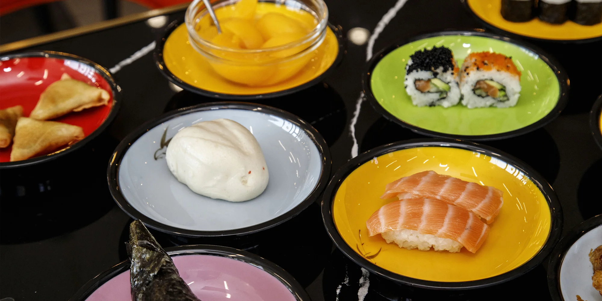 Running sushi: 1,5 hodiny neomezené konzumace sushi a dalších asijských specialit