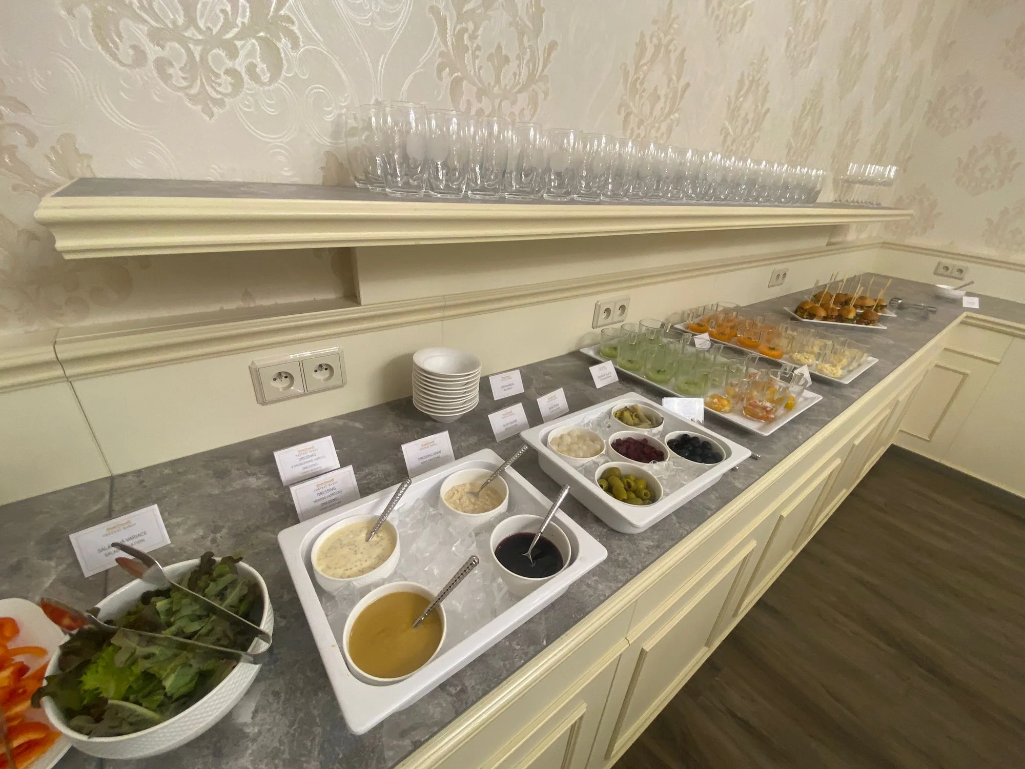 Rautová večeře ze sezónních surovin i s wellness či masáží pro 2 osoby