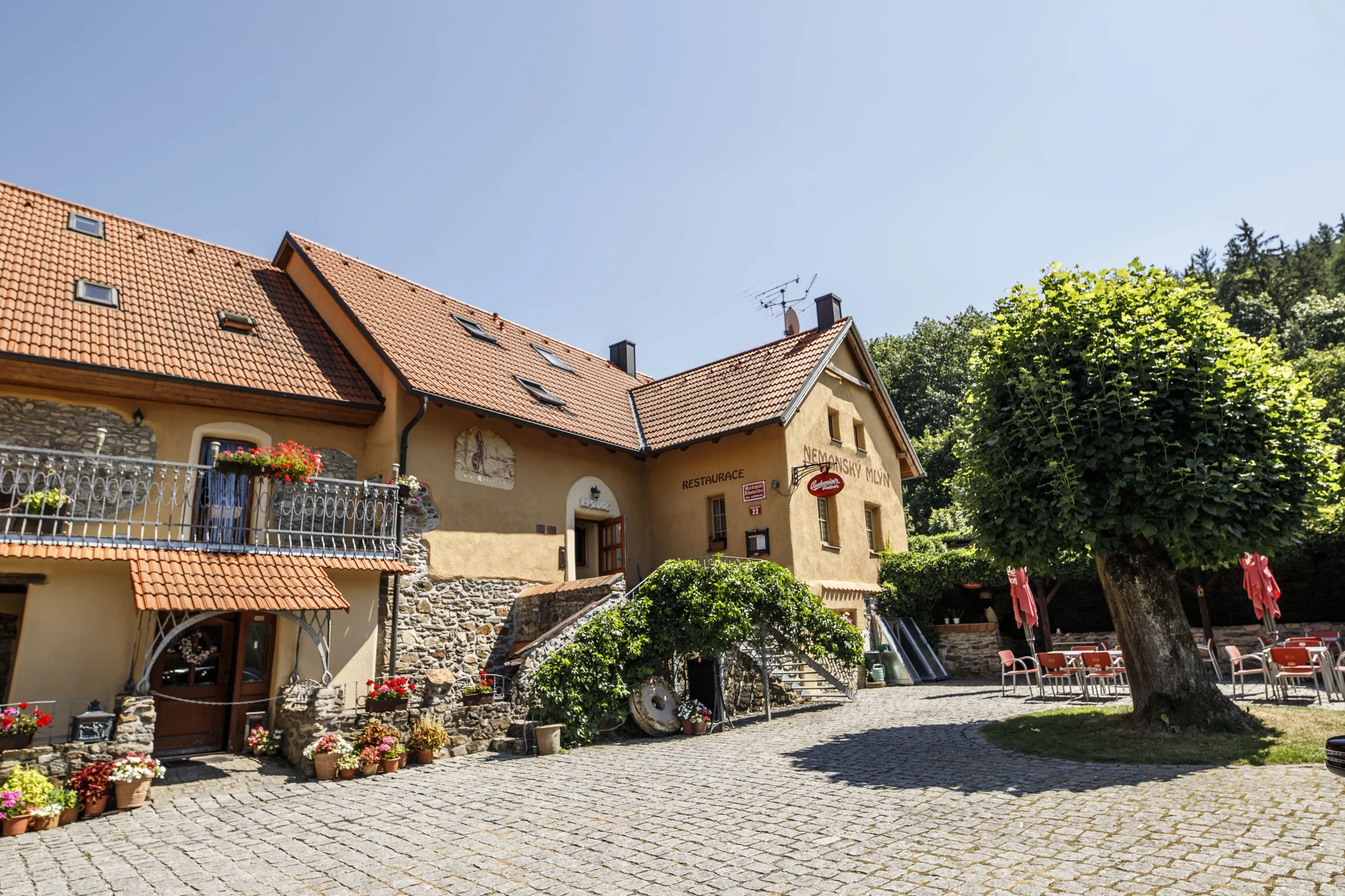 Rodinný penzion na Chodsku u Českého lesa: polopenze, cyklistika, hřiště i venkovní bazén