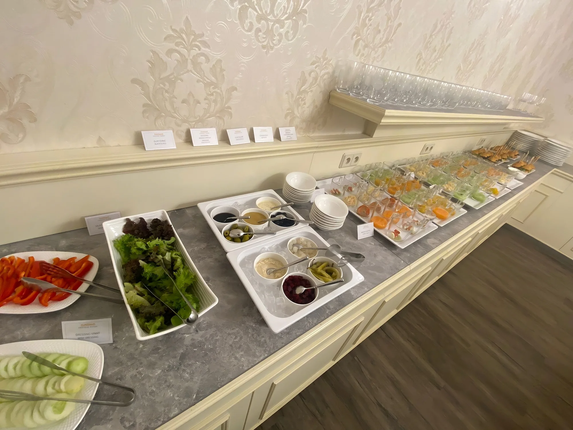 Rautová večeře ze sezónních surovin i s wellness či masáží pro 2 osoby