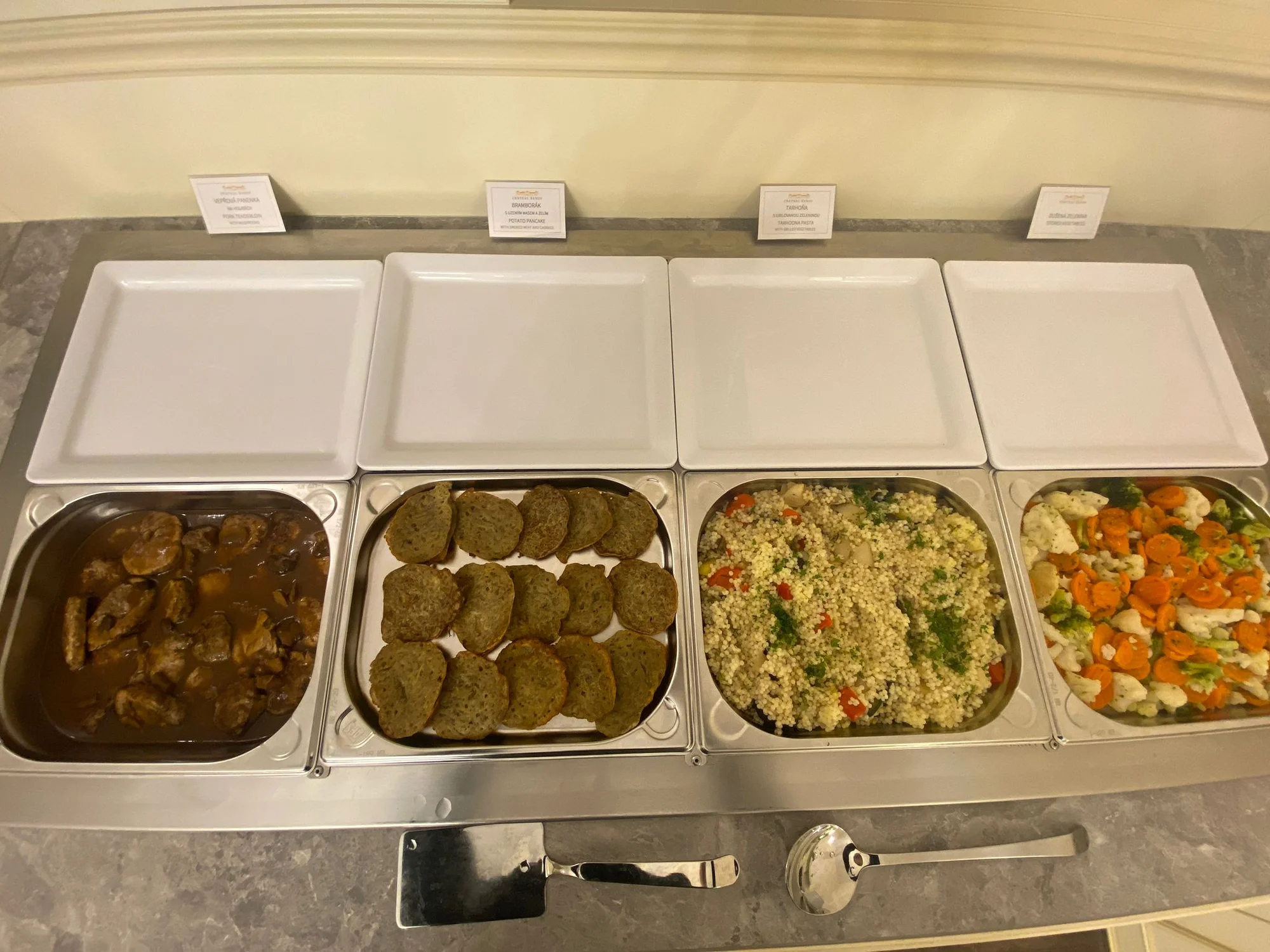 Rautová večeře ze sezónních surovin i s wellness či masáží pro 2 osoby