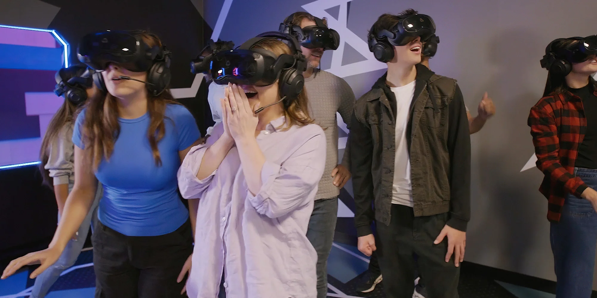 Nová úroveň virtuální reality pro 1-5 lidí: volný pohyb v aréně na ploše 150 m², nápoj v ceně