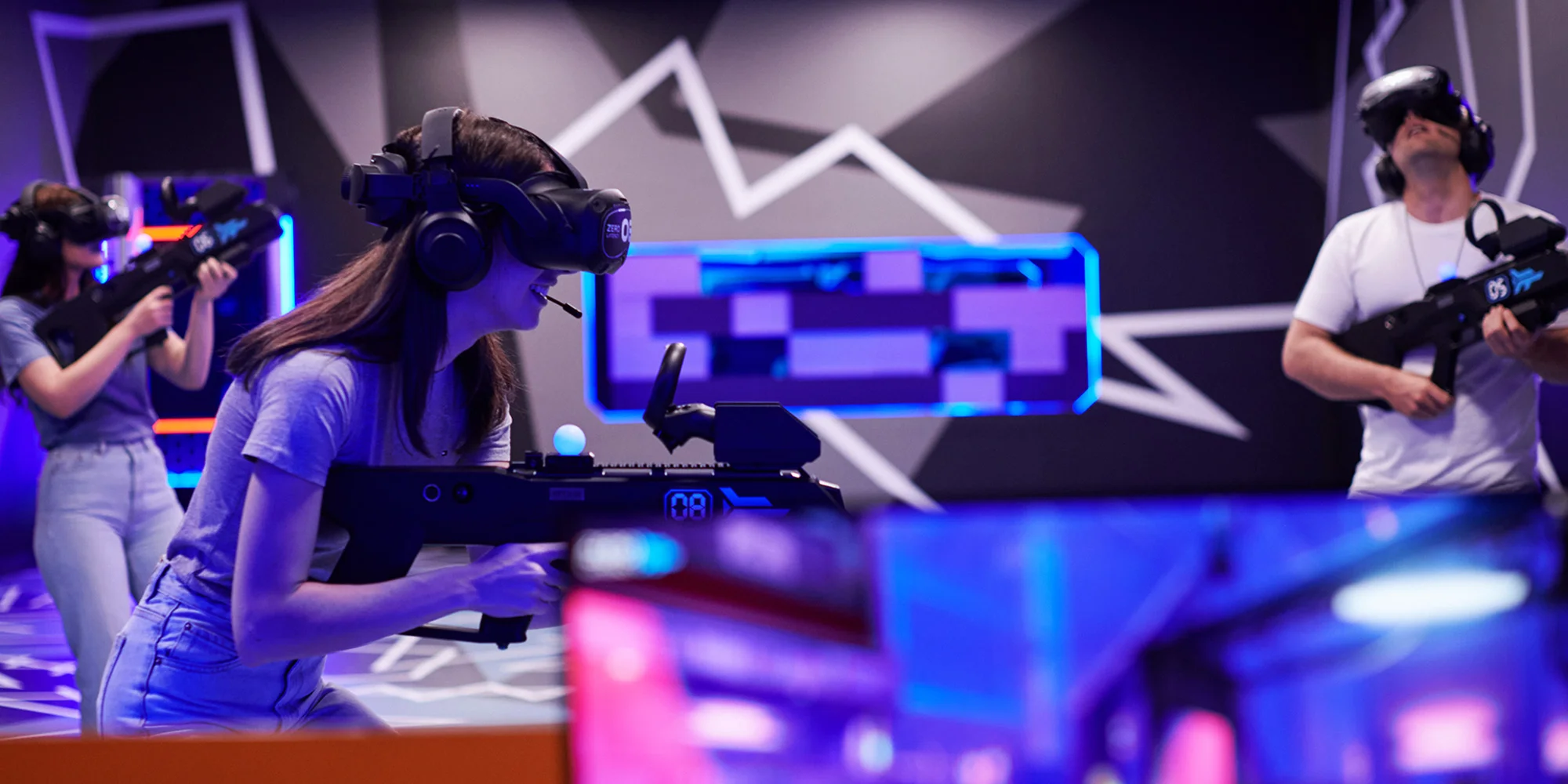 Nová úroveň virtuální reality pro 1-5 lidí: volný pohyb v aréně na ploše 150 m², nápoj v ceně