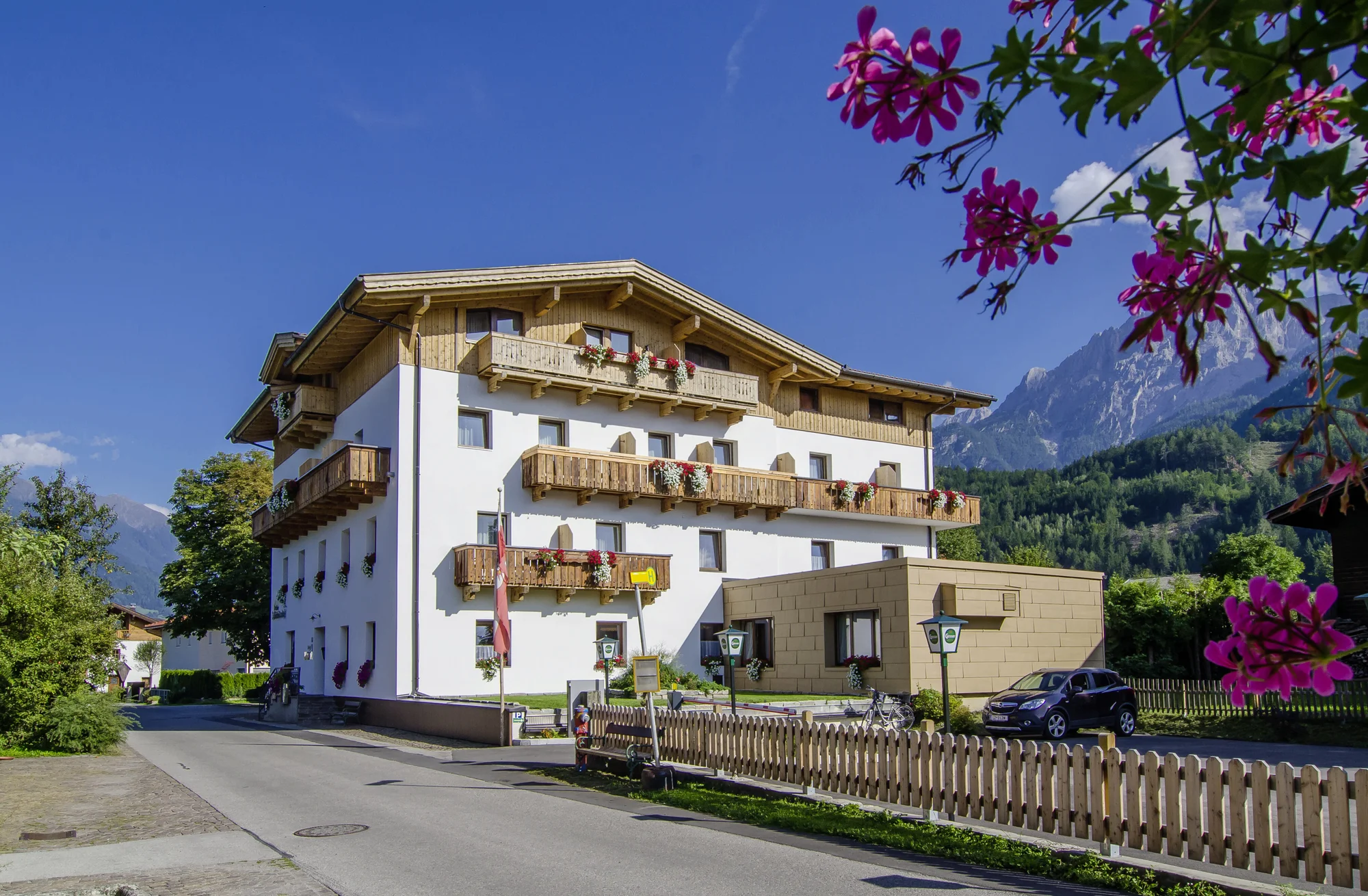 Lyžování v Lienzských Dolomitech: hotel s wellness a polopenzí, možnost sauny na pokoji