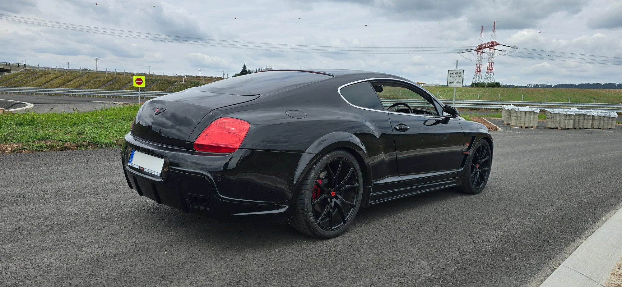 Bentley Continental: 15 min. spolujízdy nebo až 60 min. řízení i s focením