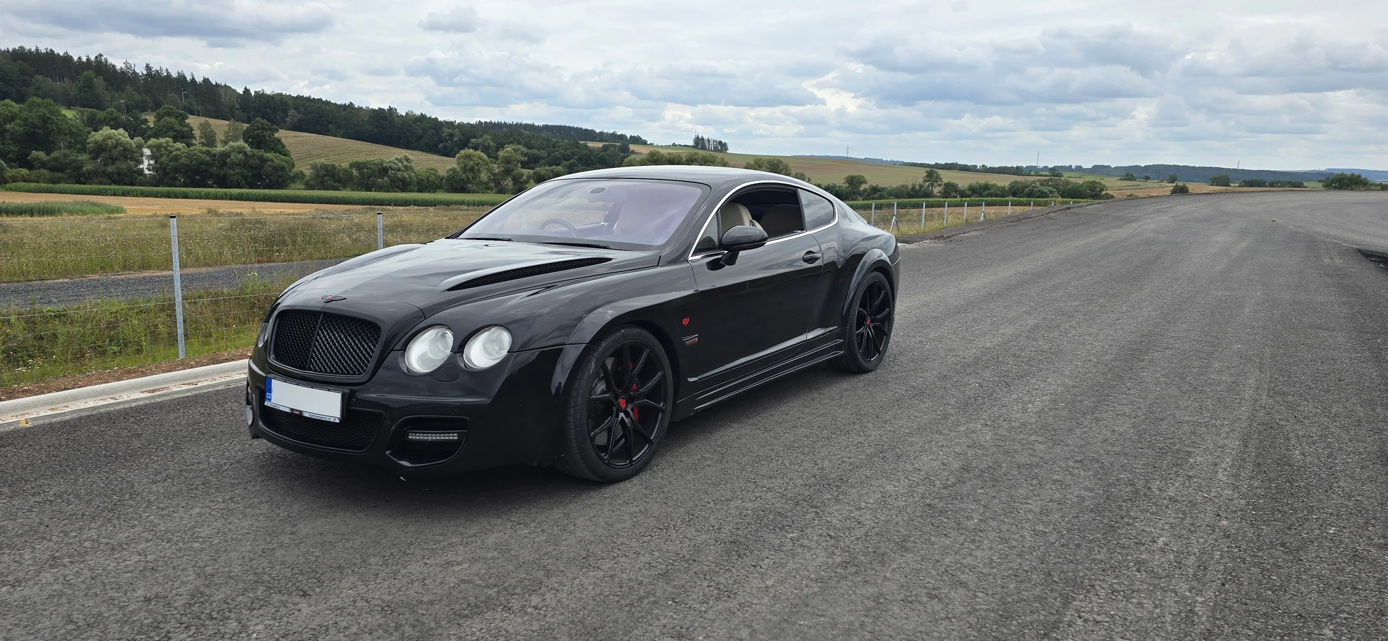 Bentley Continental: 15 min. spolujízdy nebo až 60 min. řízení i s focením