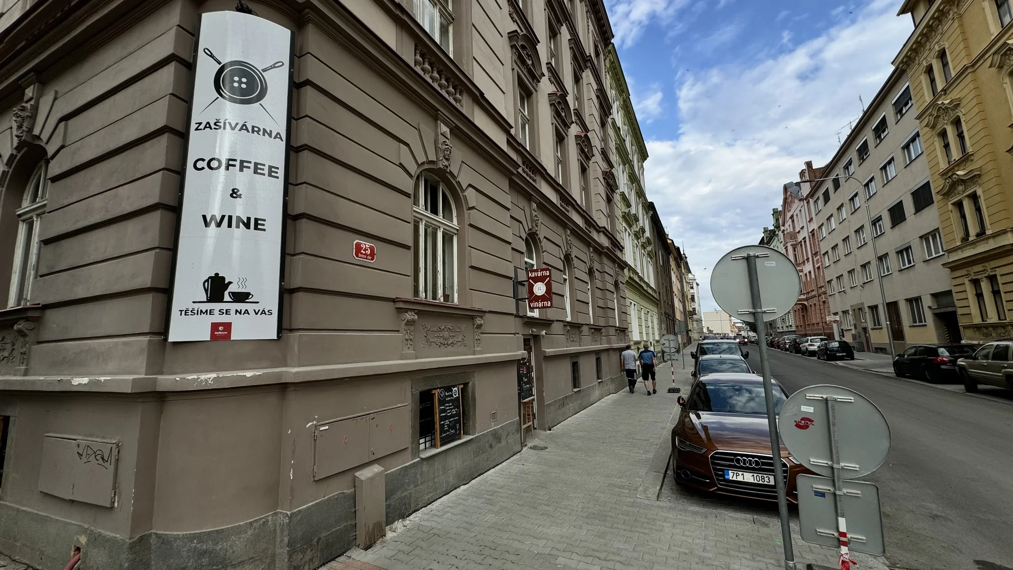 Míchaný drink, belgické vafle i snídaně pro 1-2 osoby vč. horkého nápoje