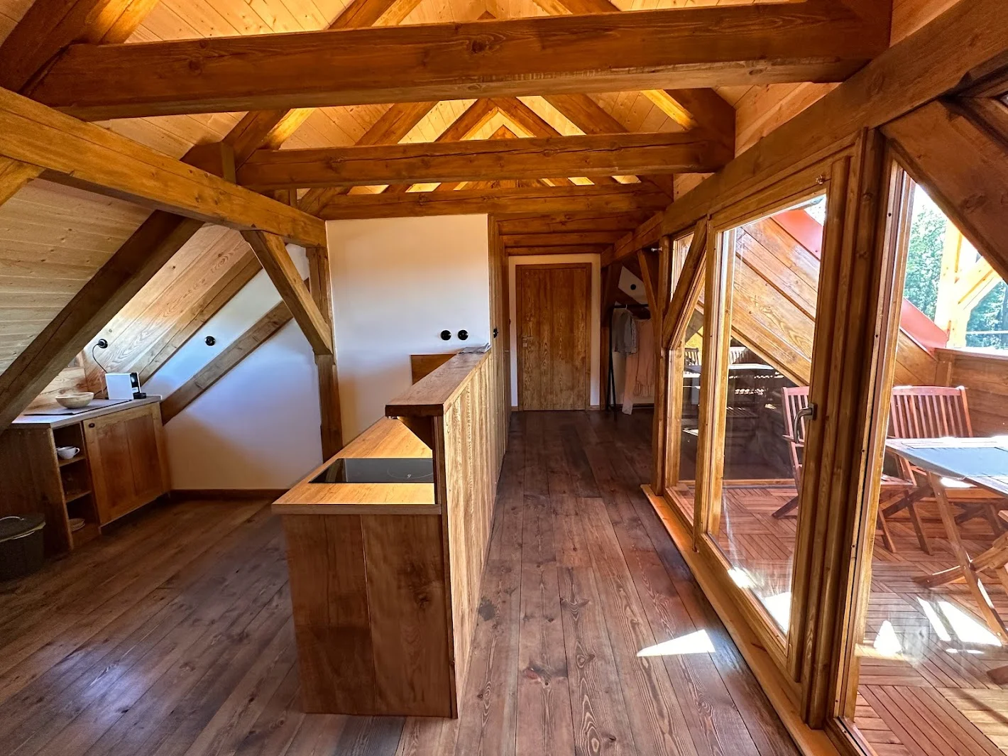 Útulné apartmány na farmě v Posázaví s výhledem na pastviny, vlastní sýrárna i bistro