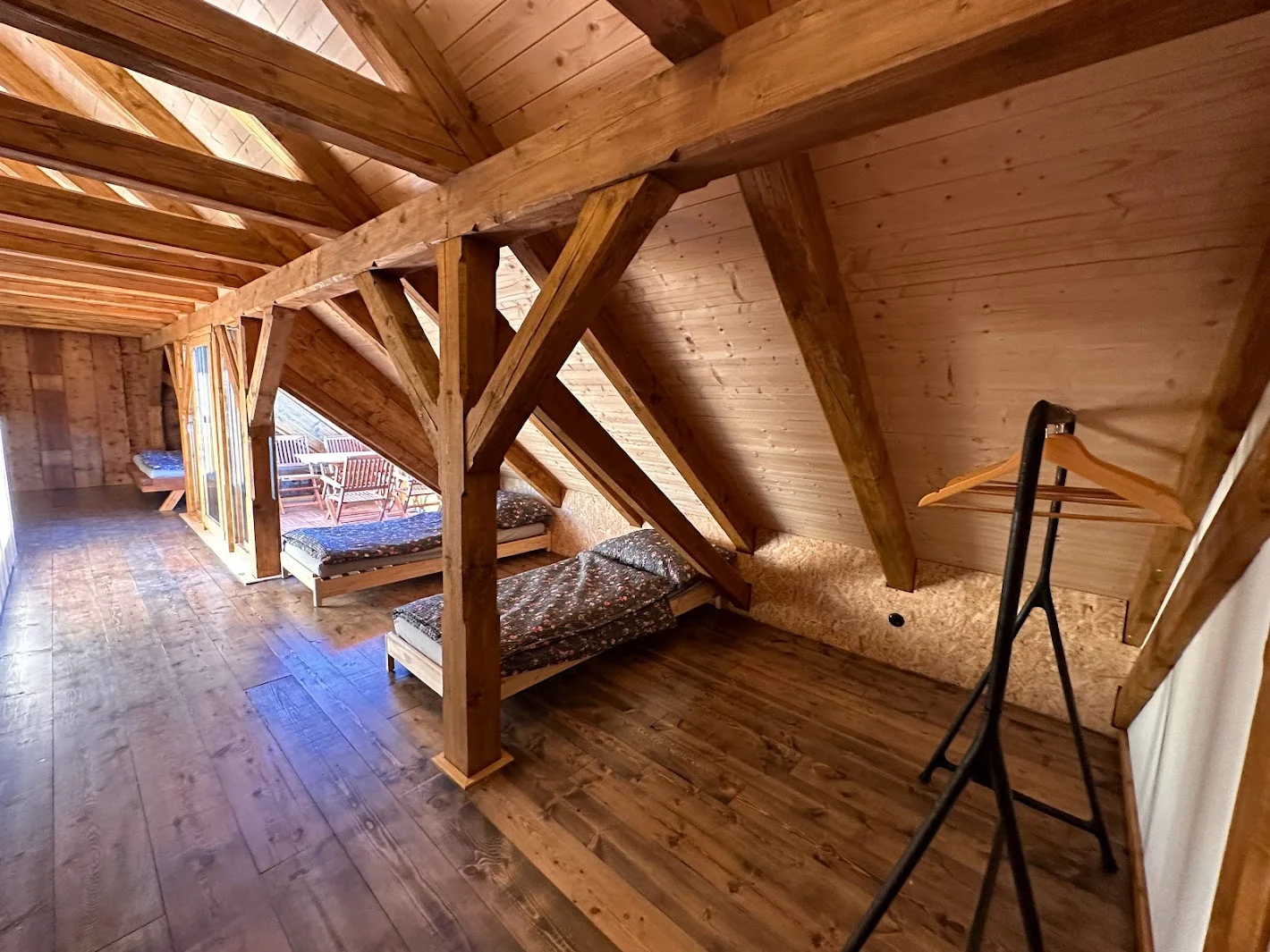 Útulné apartmány na farmě v Posázaví s výhledem na pastviny, vlastní sýrárna i bistro