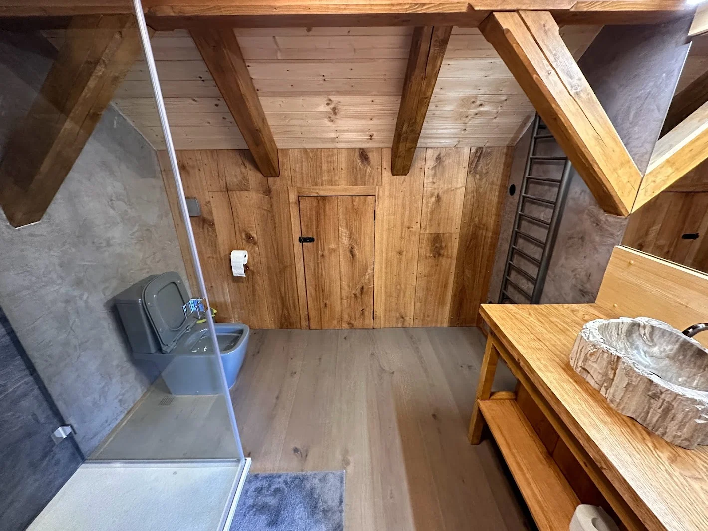 Útulné apartmány na farmě v Posázaví s výhledem na pastviny, vlastní sýrárna i bistro