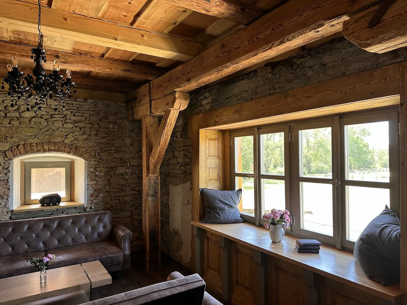 Útulné apartmány na farmě v Posázaví s výhledem na pastviny, vlastní sýrárna i bistro