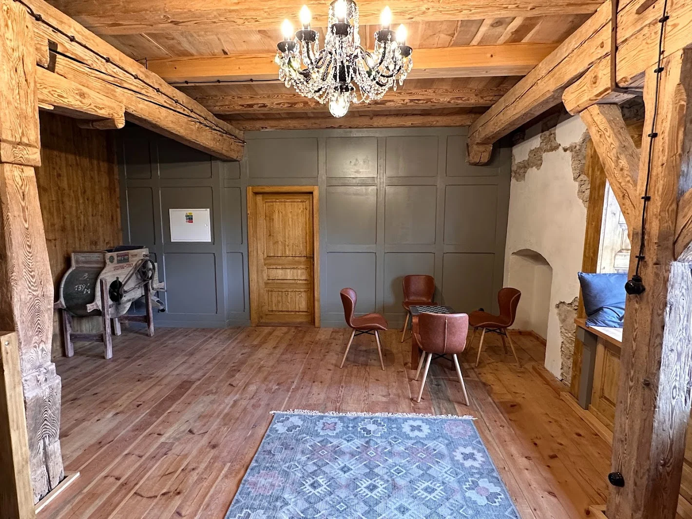 Útulné apartmány na farmě v Posázaví s výhledem na pastviny, vlastní sýrárna i bistro