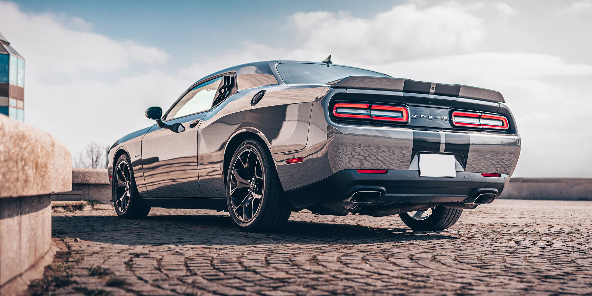Pronájem Dodge Challenger V8 HEMI bez instruktora: 24 hodin, celý i prodloužený víkend