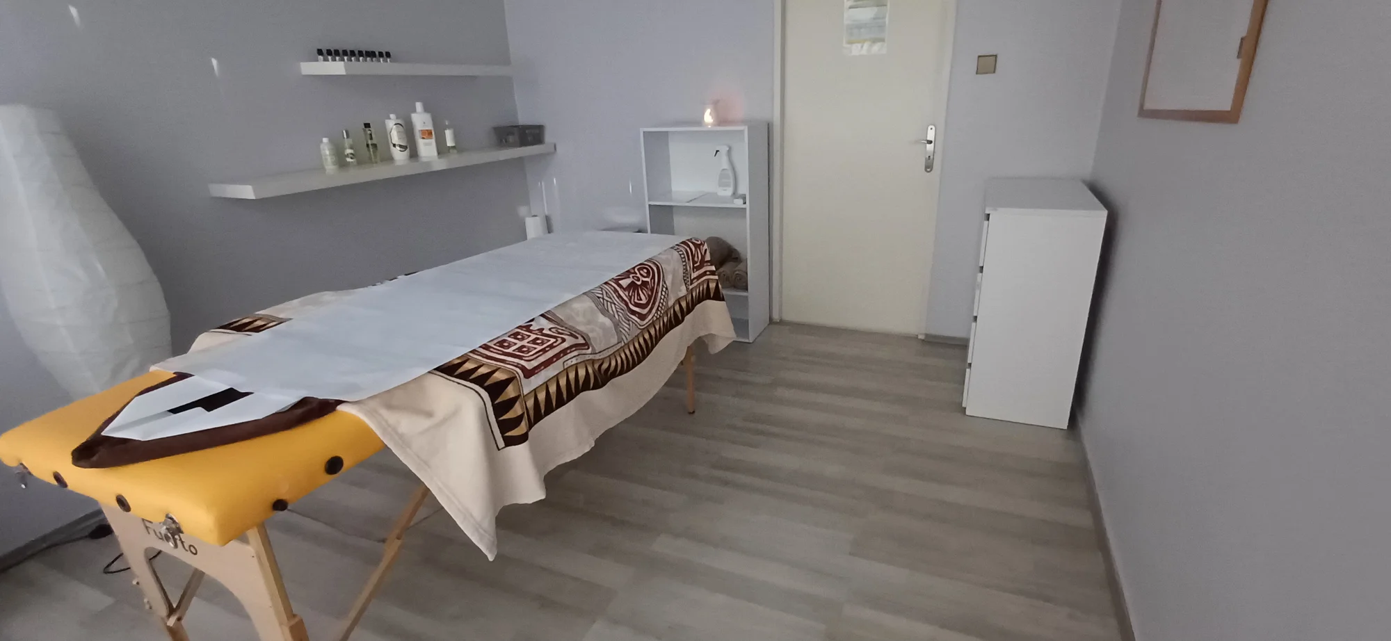Celotělová aroma masáž (60 minut): záda, šíje, nohy i ruce