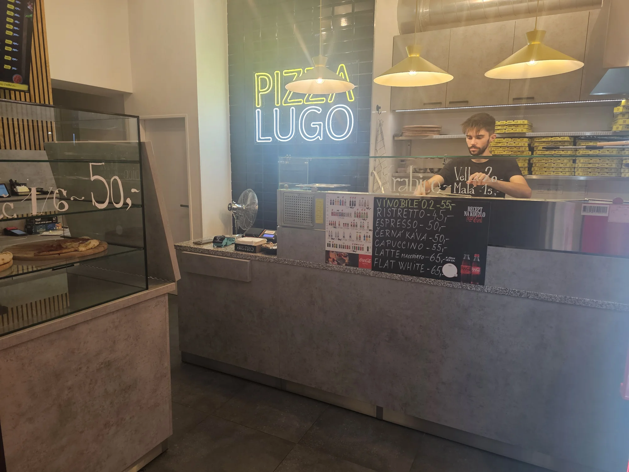 Pizza do krabice: Margerita, Hawai i Quattro Formaggi, 32 cm, voucher na jednu nebo dvě pizzy