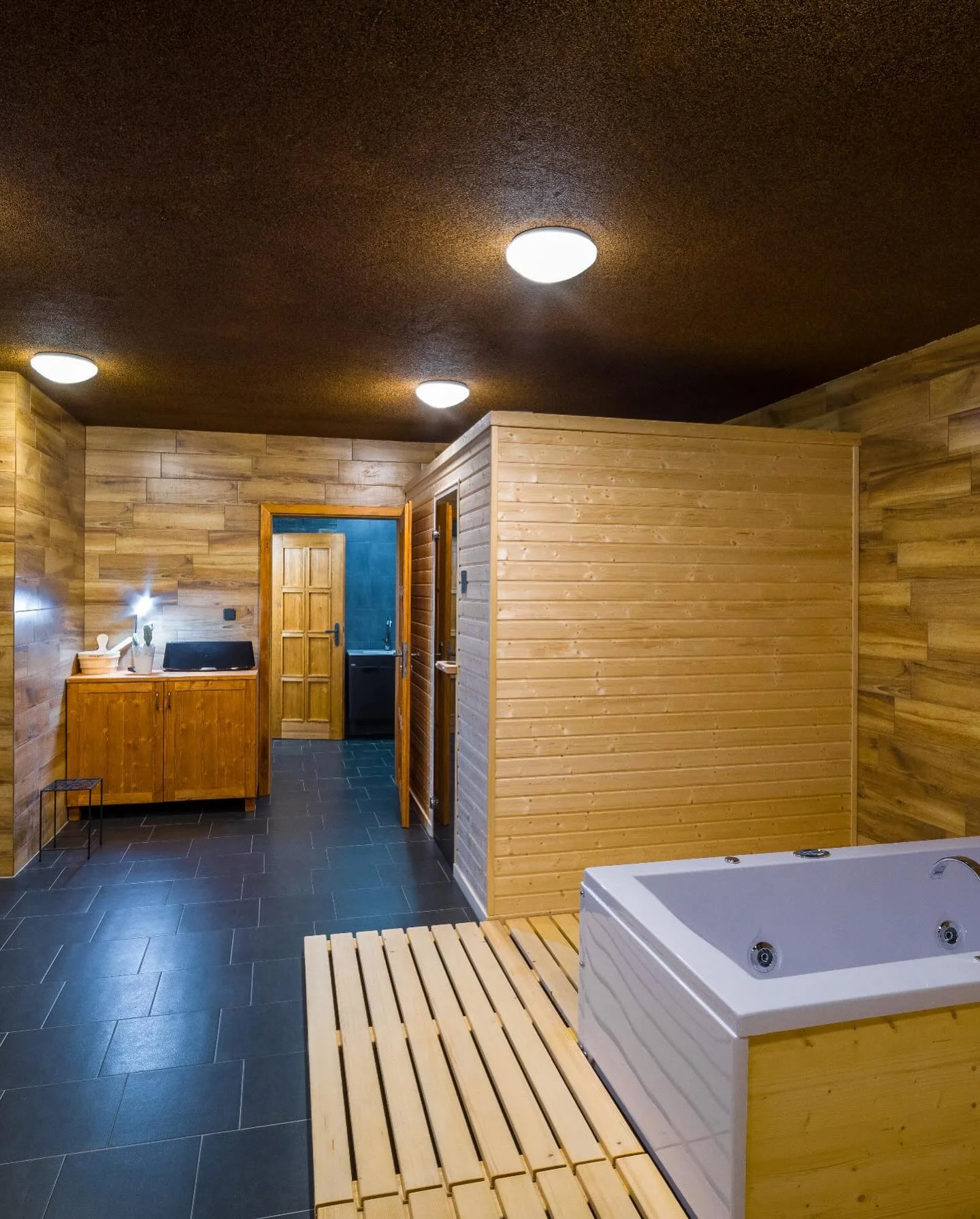 Privátní wellness se saunou a vířivkou i lahev vína nebo prosecca pro dva