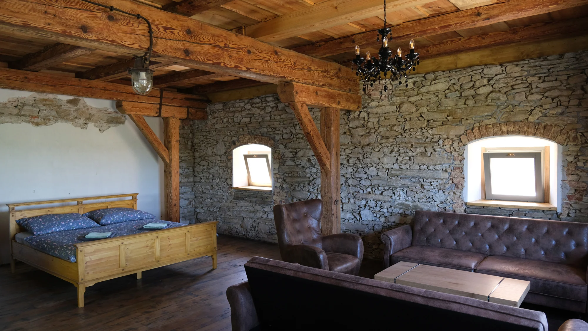 Útulné apartmány na farmě v Posázaví s výhledem na pastviny, vlastní sýrárna i bistro