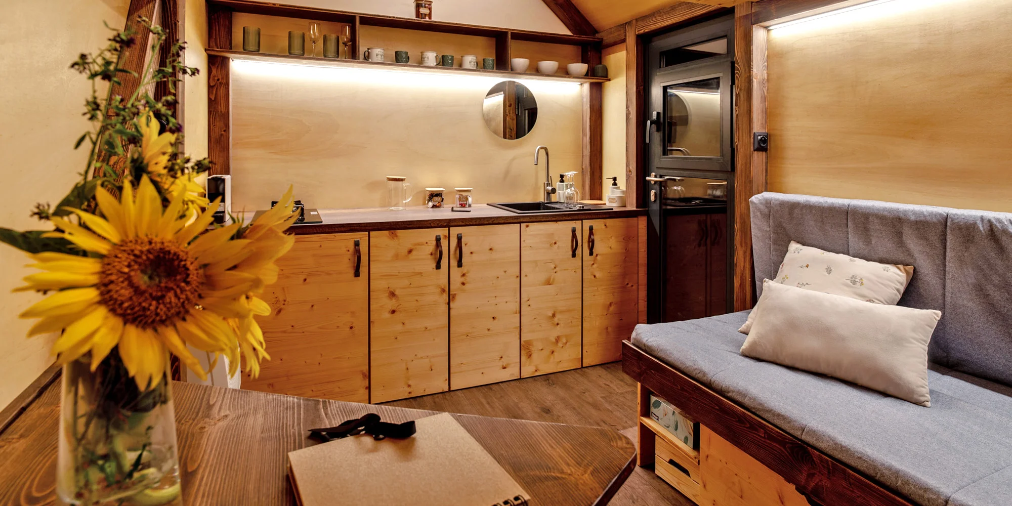 Vybavený tiny house uprostřed Balinského údolí: přírodní vyhřívaný sud, gril i parkování zdarma