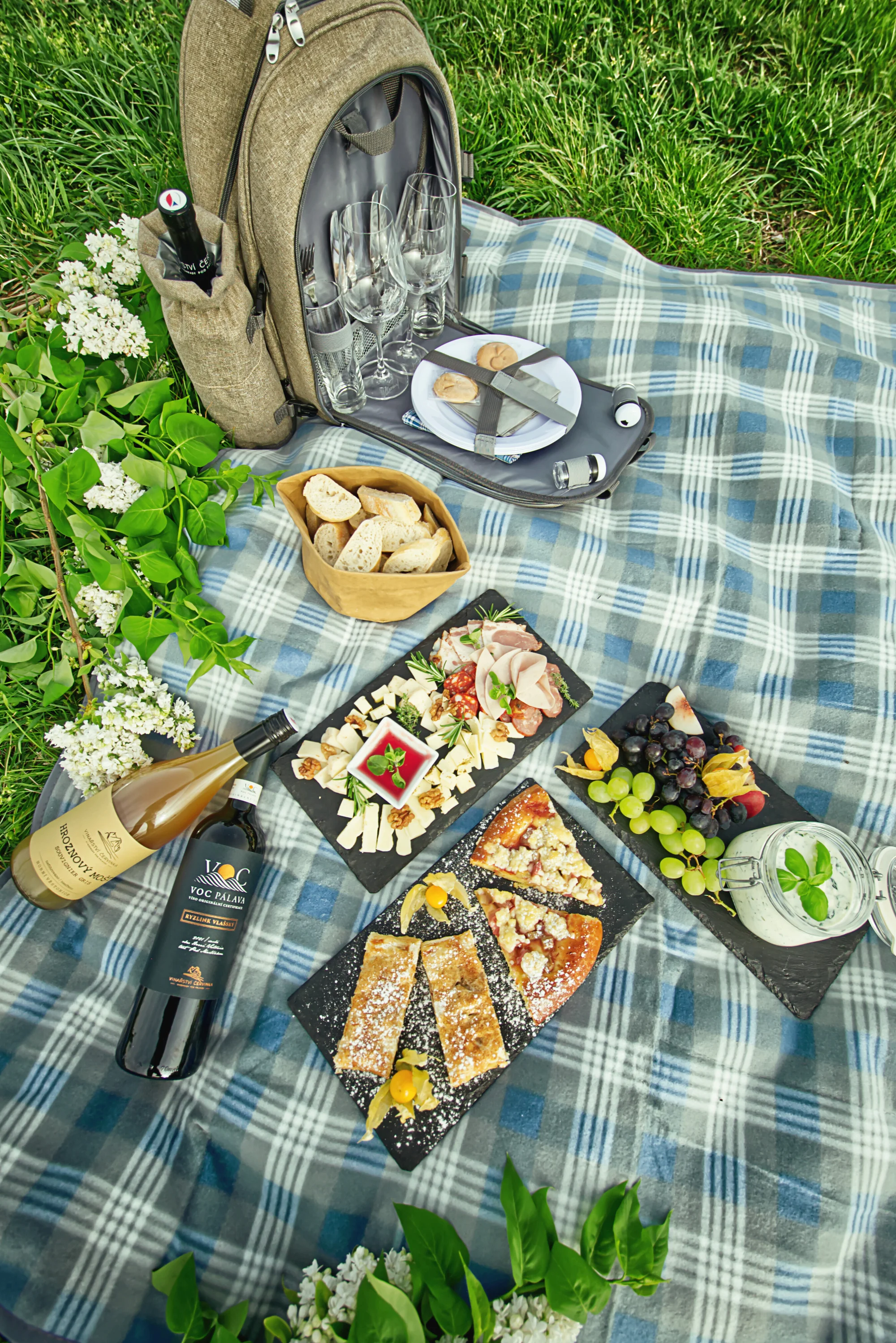 Piknik ve vinici pro 2 osoby: piknikový set s vínem, frizzante i občerstvením