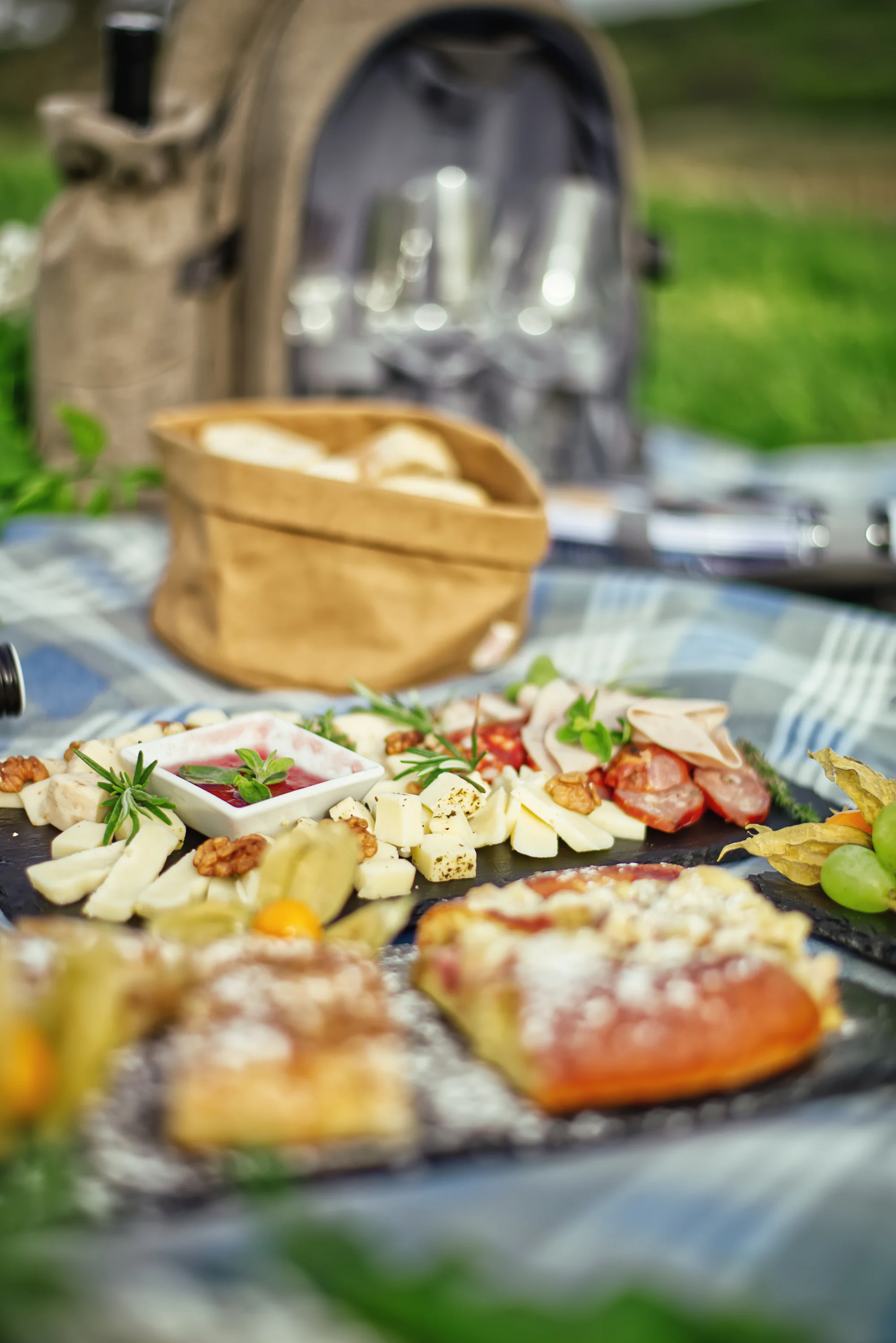 Piknik ve vinici pro 2 osoby: piknikový set s vínem, frizzante i občerstvením